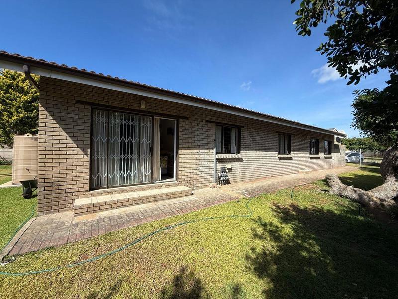 4 Bedroom Property for Sale in Stilbaai Wes Western Cape